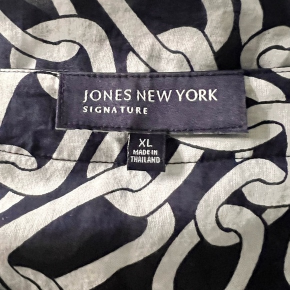 Jones New York Monochrome Chain Pattern Top - Picture 6 of 9